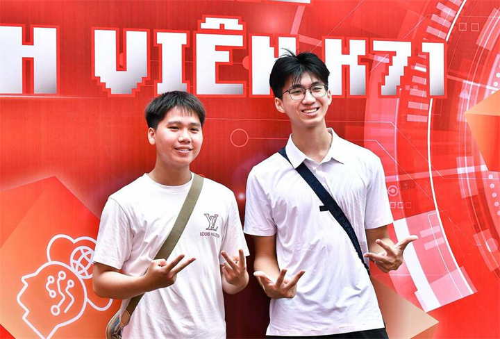 Tân sinh viên nhập học Đại học Bách khoa Hà Nội hôm 25/8. Ảnh: HUST
