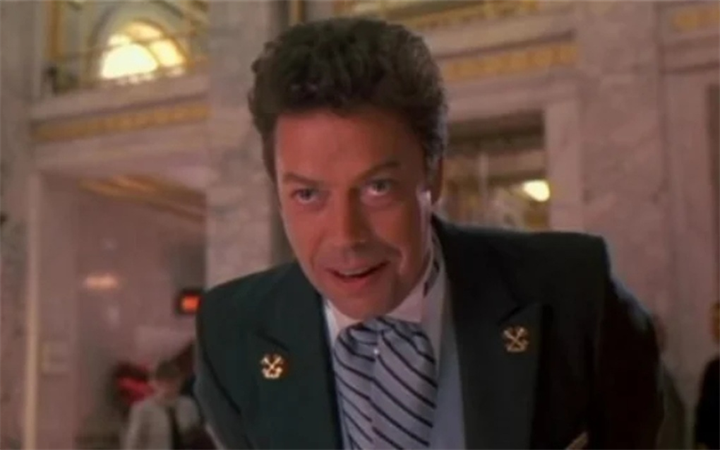 Tim Curry gây ấn tượng với khán giả trong "Ở Nhà Một Mình 2" (Ảnh: News).