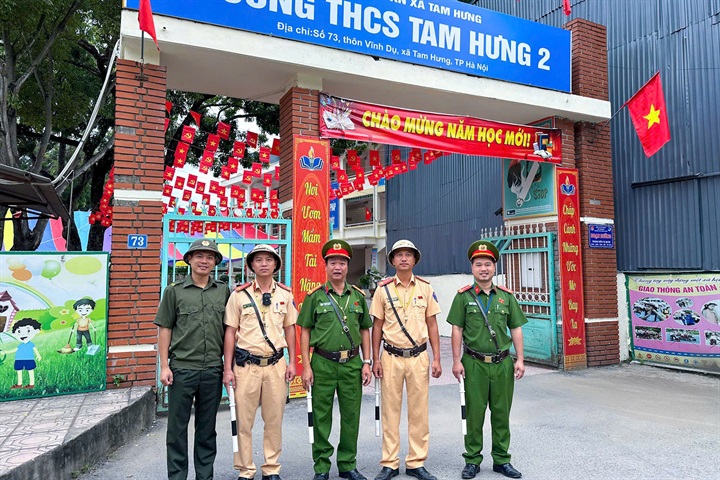 Lực lượng làm nhiệm vụ trên tuyến Phan Đình Phùng.