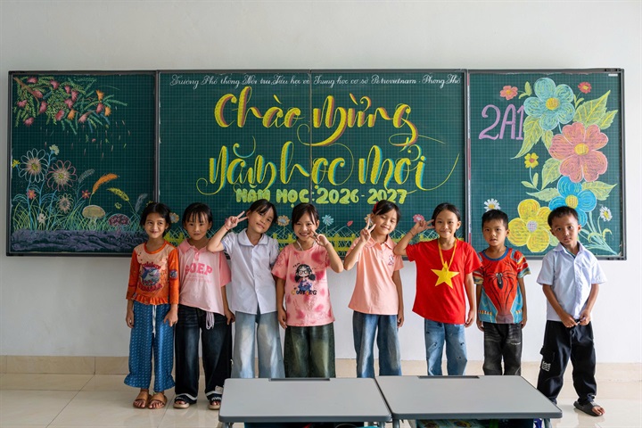 Các em học sinh Trường Phổ thông Nội trú TH & THCS PETROVIETNAM - Phong Thổ háo hức trước lễ khai giảng năm học mới. Nguồn ảnh PVN