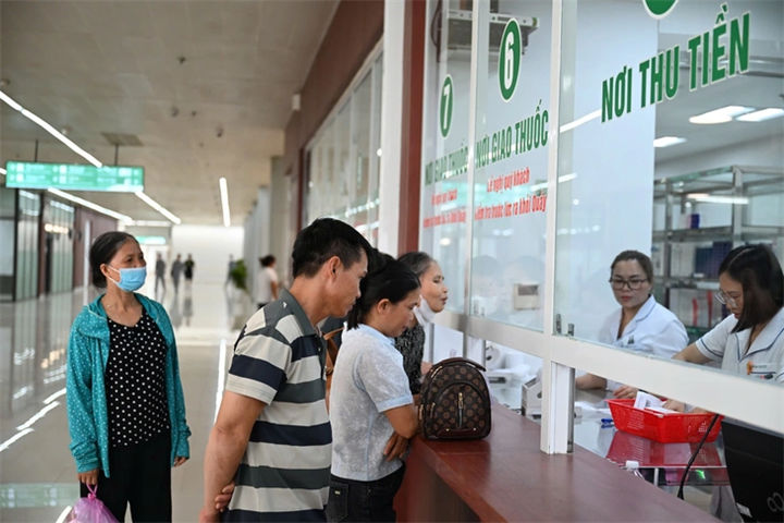 Bộ Y tế đề xuất tăng mức hưởng và phạm vi hưởng BHYT - Ảnh: D.LIỄU