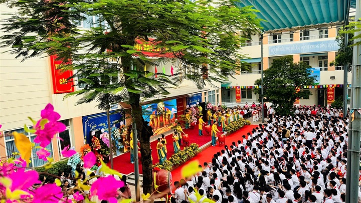 Toàn cảnh Lễ khai giảng năm học 2026–2027 tại Trụ sở chính – rực rỡ sắc màu trong mùa khai trường đầu tiên của Trường THCS Ngọc Hà