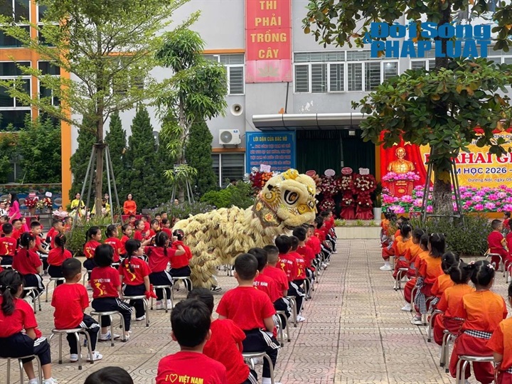 Màn múa lân chào mừng năm học mới tại Trường Tiểu học Lê Quý Đôn.