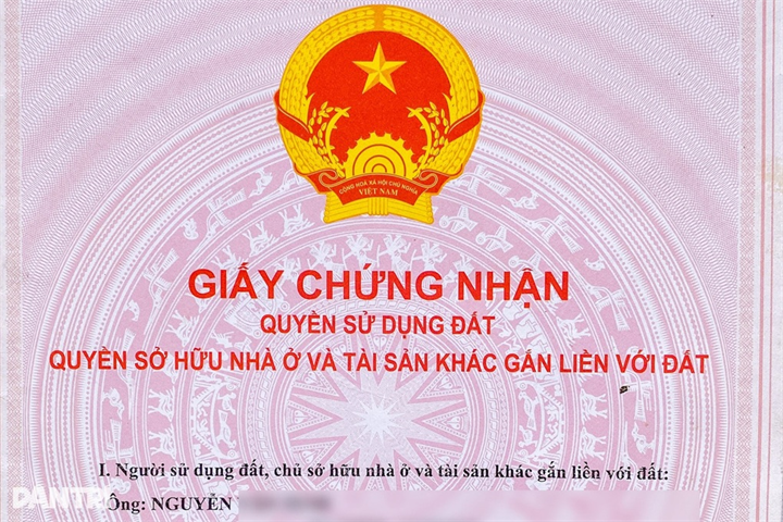 Giấy chứng nhận quyền sử dụng đất, quyền sở hữu nhà ở và tài sản khác gắn liền với đất, thường gọi là sổ đỏ (Ảnh minh họa: Sơn Nguyễn).