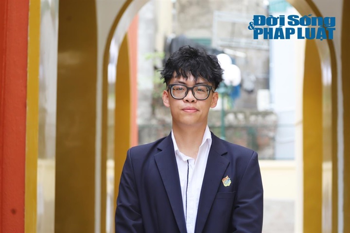Em Lê Tấn Phát, học sinh lớp 12 Trường THPT Việt Đức.