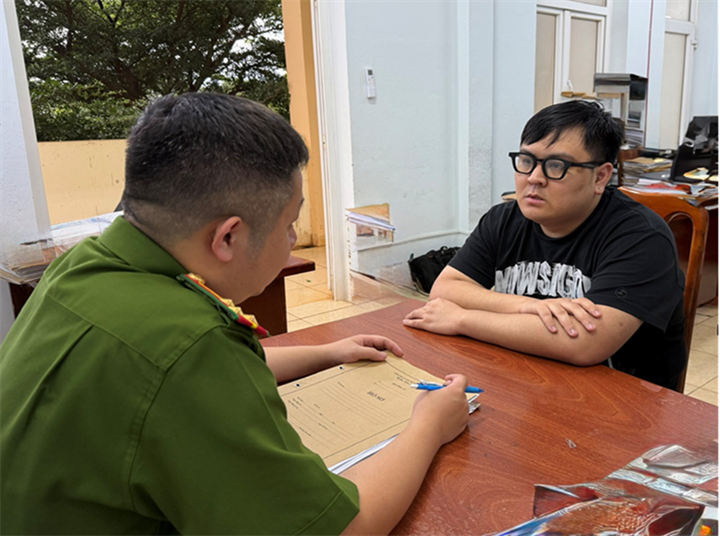 Công an khởi tố, xử lý Ngô Hoàng Vũ sau khi đối tượng có hành vi lừa đảo chiếm đoạt tài sản của hơn 100 người. Ảnh: Công an Đắk Lắk