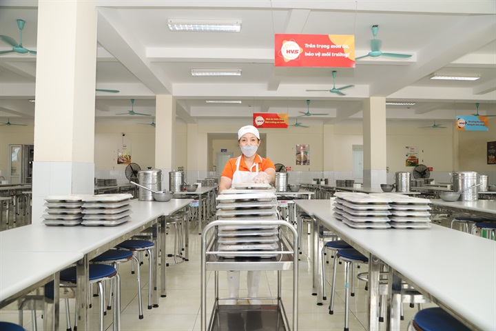 Từng suất ăn được đặt cẩn thận. Ảnh: Di Hân