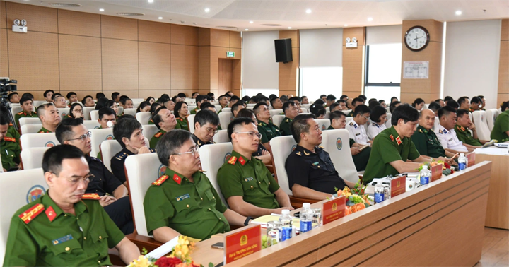 Toàn cảnh hội nghị (Ảnh: C04).