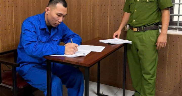 Đối tượng Hoàng Quốc Cường tại cơ quan Công an. (Ảnh: Công an Phú Thọ)