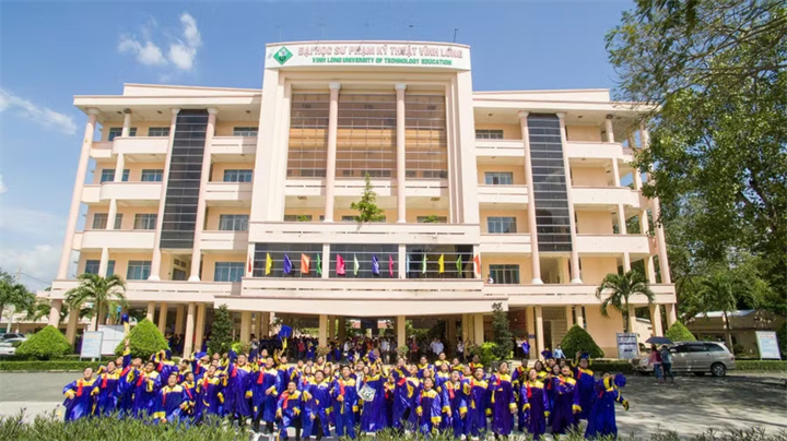 Sinh viên Trường ĐH SPKT Vĩnh Long nay là Trường ĐH Công nghệ Kỹ thuật Vĩnh Long trong ngày tốt nghiệp. Ảnh: Giáo dục & Thời đại