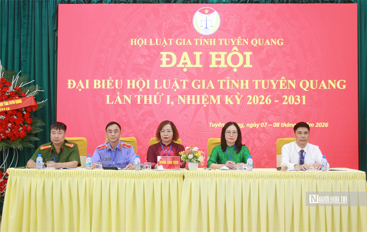 Đoàn Chủ tịch điều hành đại hội.