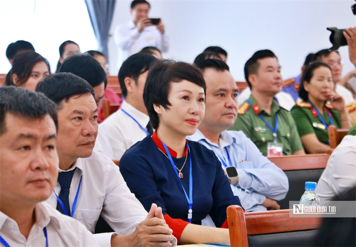 Các đại biểu tập trung lắng nghe ý kiến chỉ đạo.