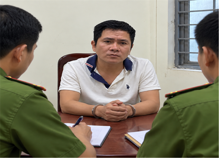 Đối tượng Lương Công Thạnh khai báo tại Cơ quan Điều tra/Ảnh: Công an tỉnh Đắk Lắk