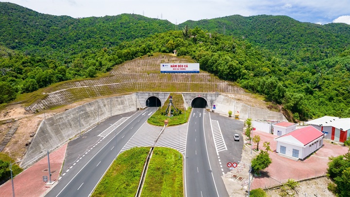Hầm đường bộ qua Đèo Cả. Ảnh: B.L