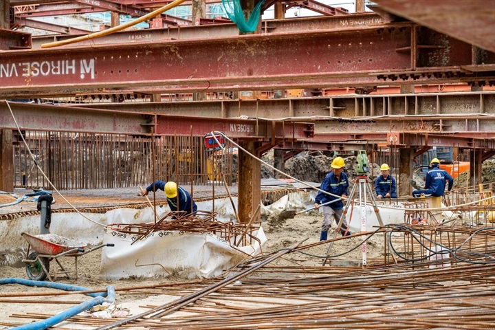 Theo đại diện chủ đầu tư, trong tháng 9/2026, các tòa cao tầng tiếp tục được tập trung triển khai thi công, hướng tới hoàn thiện phần móng và các tầng sàn theo kế hoạch. Trong đó, Beachtro Tower và Beacon Tower dự kiến hoàn thành 100% đài móng và sàn B3. Tại các tòa Blanca, công tác đào đất, thi công đài móng và sàn cũng đang bám sát tiến độ đề ra.