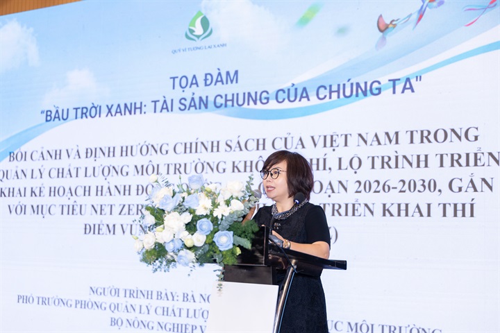 Bà Nguyễn Hoàng Ánh, Phó Trưởng Phòng Quản lý chất lượng môi trường, Cục Môi trường, Bộ Nông nghiệp và Môi trường chia sẻ về bức tranh chính sách của Việt Nam trong việc kiểm soát và cải thiện chất lượng không khí, từ khung pháp lý hiện hành đến lộ trình triển khai Kế hoạch hành động quốc gia về khắc phục ô nhiễm không khí giai đoạn 2026–2030, gắn với mục tiêu dài hạn Net Zero 2050. Nguồn ảnh Vingroup