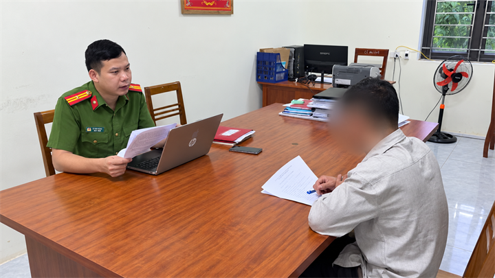 C.V.M. tại cơ quan Công an. Ảnh Công an tỉnh Lào Cai.