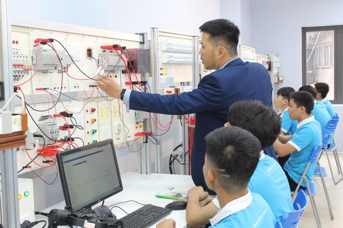 Bộ GD&ĐT đề nghị gắn kết chặt chẽ giữa các bộ phận: chuyên môn, công nghệ và dữ liệu. Ảnh: MOET
