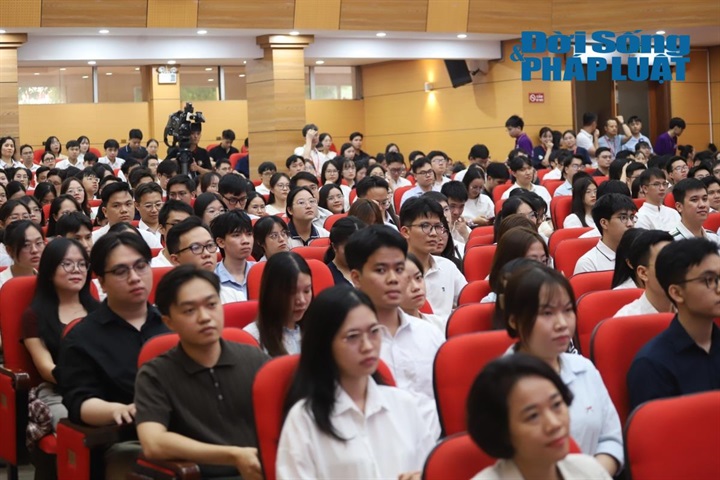 1.114 thí sinh đến từ 18 cơ sở đào tạo khối ngành sức khỏe trên cả nước đăng ký dự thi bác sĩ nội trú tại Đại học Y Hà Nội. Sau kỳ thi, 780 người đủ điều kiện tham gia Match Day. Ảnh: Lê Liên