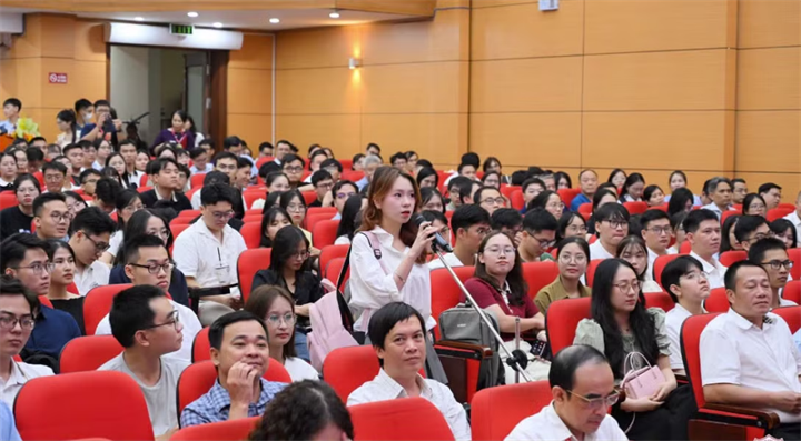 Ứng viên lựa chọn ngành bác sĩ nội trú tại Match Day 2025. Ảnh: Tiền phong