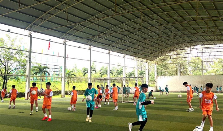 Buổi tập luyện đầu tiên tại Học viện bóng đá Nutifood của các tân học viên khóa 4. Nguồn ảnh Nutifood