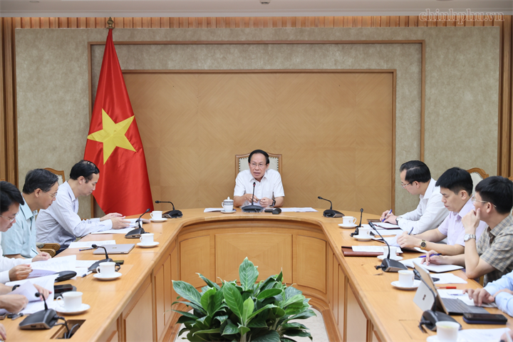 Phó Thủ tướng Lê Tiến Châu chủ trì cuộc họp về tình hình in, phát hành và cung ứng sách giáo khoa năm học 2026-2027 - Ảnh: chinhphu.vn/Thu Sa
