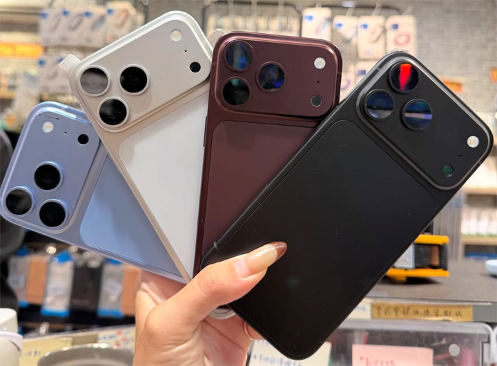 Các bản mô hình iPhone 18 Pro Max. Ảnh: TOTTI/ X