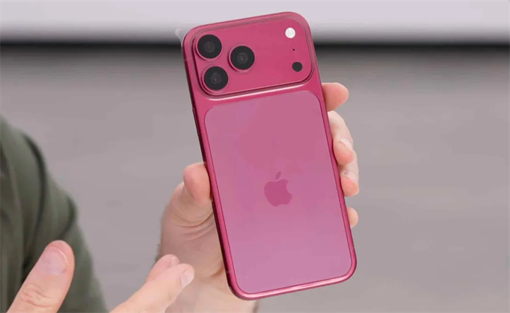Loạt thay đổi được đồn đoán trên iPhone 20 có thể khiến người dùng muốn chờ thêm một năm. Ảnh: Unbox Therapy