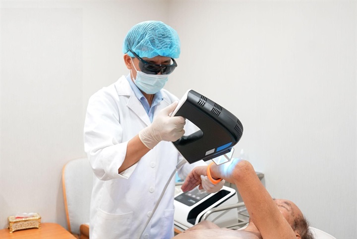 St. Paul tiên phong ứng dụng công nghệ ánh sáng UVB 311nm và Excimer 308nm mang lại cải thiện tích cực trong điều trị bạch biến. Nguồn ảnh St. Paul cung cấp