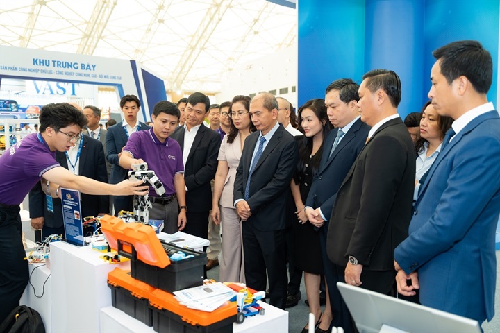 Các gian hàng hiện diện tại triển lãm thể hiện dấu ấn rõ nét về những giải pháp sản xuất ứng dụng công nghệ và đổi mới sáng tạo. Nguồn ảnh Vingroup