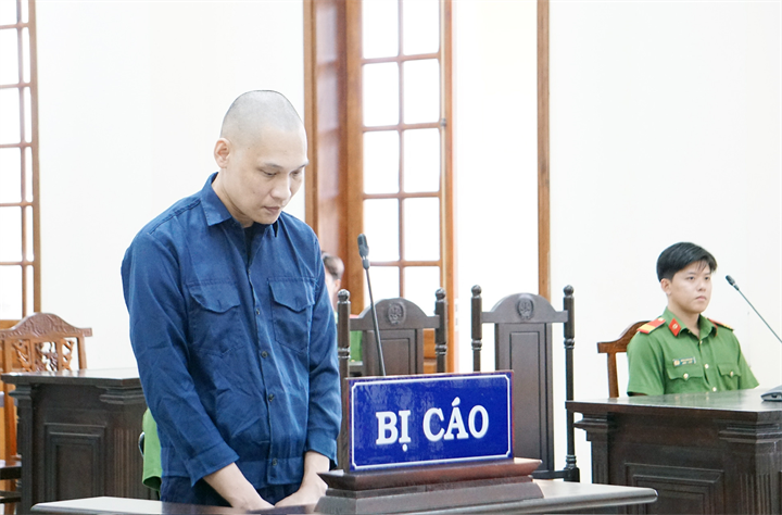 Bị cáo Nguyễn Huy Tuấn tại phiên tòa xét xử. Ảnh: VietNamnet