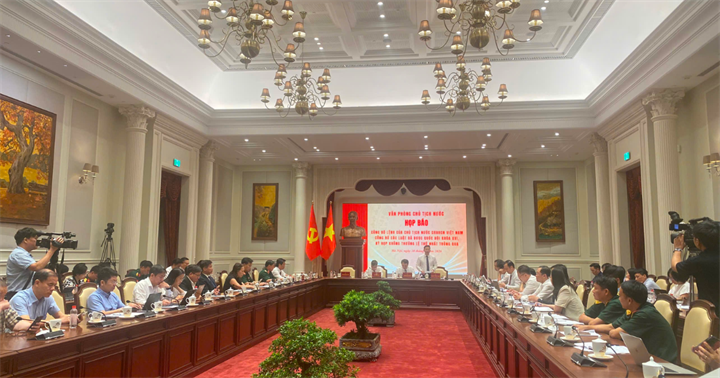 Toàn cảnh buồi họp báo.