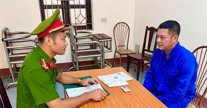 Nguyễn Văn Tuân tại cơ quan công an. (Ảnh: Công an Phú Thọ)