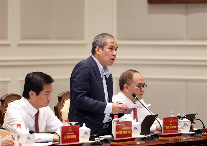 Phó Thống đốc Ngân hàng Nhà nước Đoàn Thái Sơn giới thiệu về Luật sửa đổi, bổ sung một số điều của Luật Ngân hàng Nhà nước Việt Nam, Luật Phòng, chống rửa tiền và Luật Các tổ chức tín dụng - Ảnh: chinhphu.vn/Đức Tuân