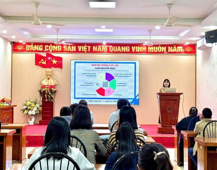 Tập huấn nâng cao năng lực số cho cán bộ, giáo viên, nhân viên năm học 2025-2026. Nguồn ảnh Nhà trường cung cấp