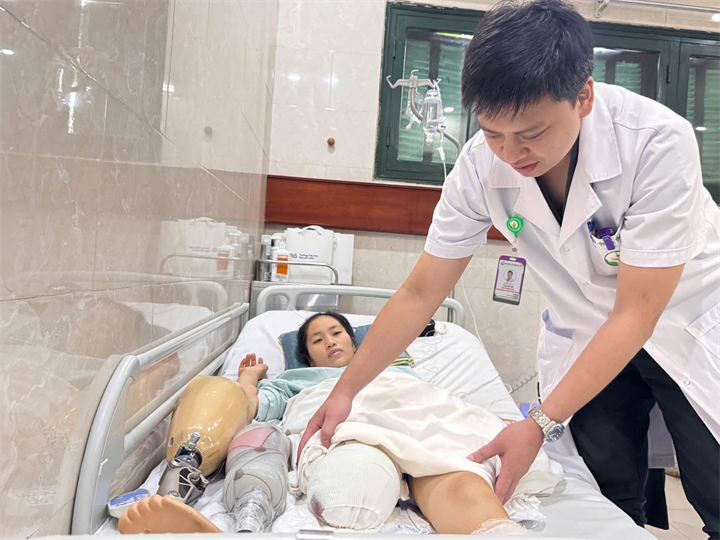Cô giáo Hiền dự kiến được hỗ trợ lắp chân giả miễn phí. Ảnh: VietNamnet