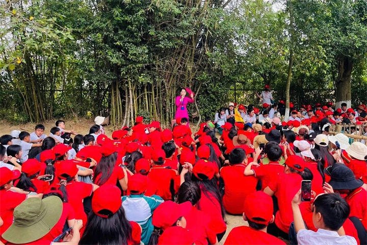 Học sinh Trường THCS Kỳ Ninh trong chuyến tham quan, trải nghiệm (Ảnh: Văn Nguyễn)./ Theo báo Dân trí.