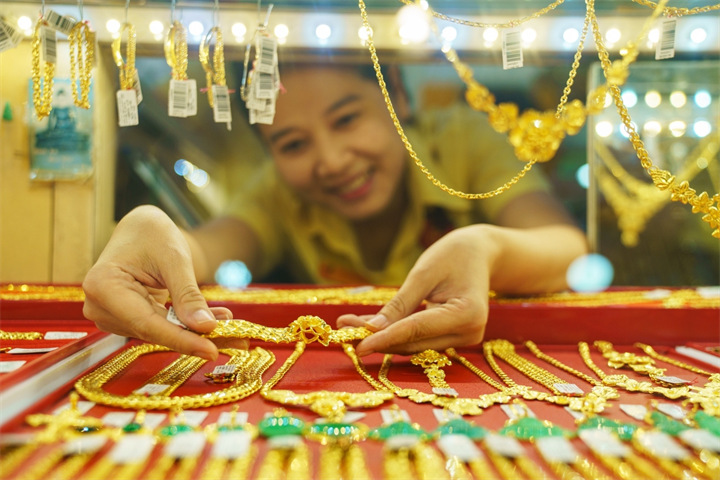 Giá vàng trong nước đảo chiều tăng. Ảnh: Nguyễn Huế/VietNamnet