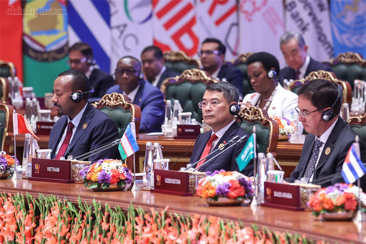 Thủ tướng Lê Minh Hưng tham dự phiên họp Hội nghị thượng đỉnh BRICS lần thứ 18 về “Tự cường, đổi mới sáng tạo, hợp tác và phát triển bền vững: Định hình tương lai tăng trưởng bao trùm toàn cầu” - Ảnh: chinhphu.vn/Nhật Bắc