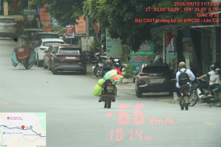 Người và phương tiện vi phạm hành chính. Ảnh Công an tỉnh Lào Cai.
