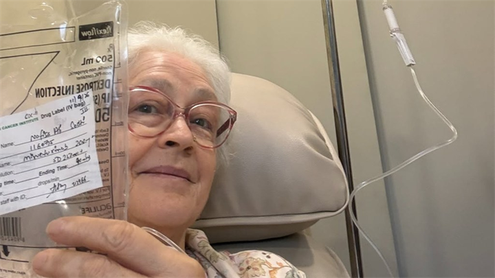 Nafisa Ali chủ động thông báo tình trạng bệnh tật. Ảnh: The Indian Express