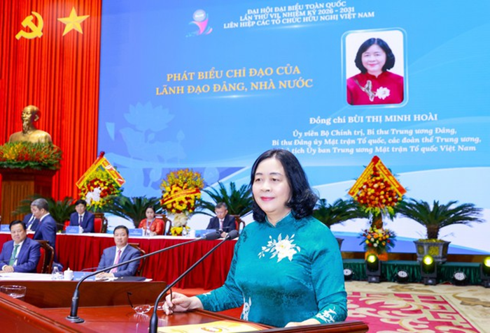 Bà Bùi Thị Minh Hoài - Ủy viên Bộ Chính trị, Bí thư Trung ương Đảng, Bí thư Đảng ủy MTTQ, các đoàn thể Trung ương, Chủ tịch Ủy ban Trung ương MTTQ Việt Nam phát biểu chỉ đạo tại Đại hội (Ảnh: Quang Vinh).