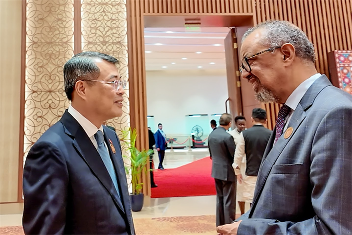 Thủ tướng Chính phủ Lê Minh Hưng gặp Tổng Giám đốc WHO Tedros Adhanom Ghebreyesus