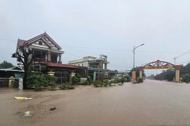 Nhiều khu vực ở xã Lao Bảo (Quảng Trị) ngập sâu, học sinh có khả năng phải nghỉ học. Ảnh: Báo và phát thanh, truyền hình Quảng Trị