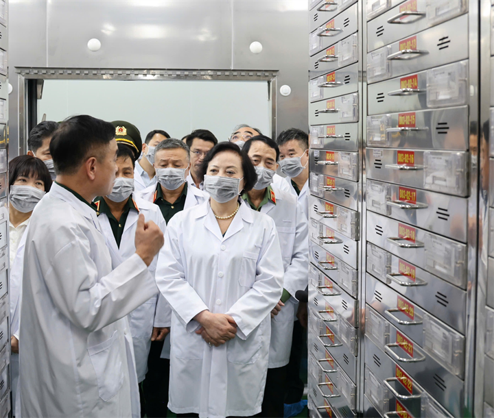 Phó Thủ tướng yêu cầu Cục Quân y rà soát lực lượng để tăng cường cho Viện Pháp y Quân đội; tiếp tục hoàn thiện cơ sở vật chất - Ảnh: chinhphu.vn/Thu Giang