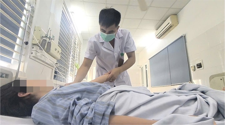 Sốt xuất huyết diễn biến phức tạp, nhiều người nhập viện cấp cứu. Ảnh: BVCC