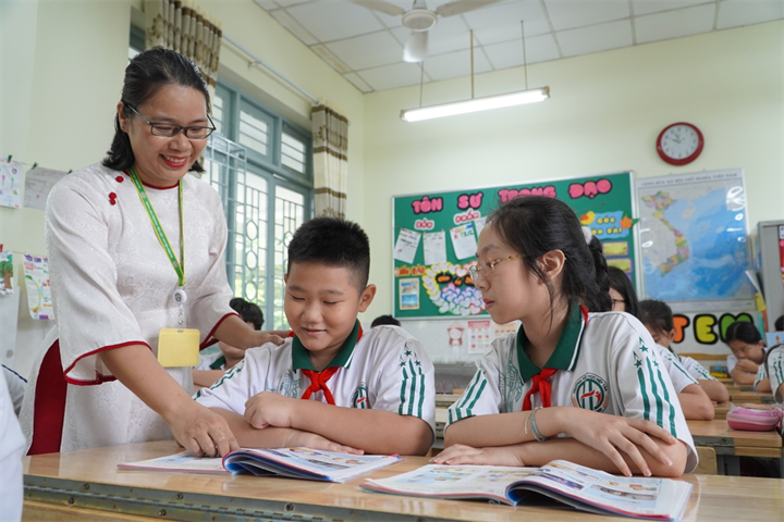 Giáo viên và học sinh tại TP.HCM trong một tiết học. Ảnh: Huyên Nguyễn/Dân trí