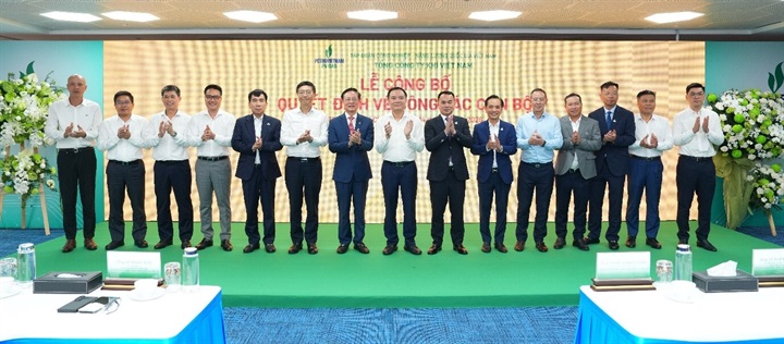 Các đồng chí Lãnh đạo Petrovietnam và PV GAS chụp ảnh lưu niệm tại buổi lễ. Nguồn ảnh PV GAS