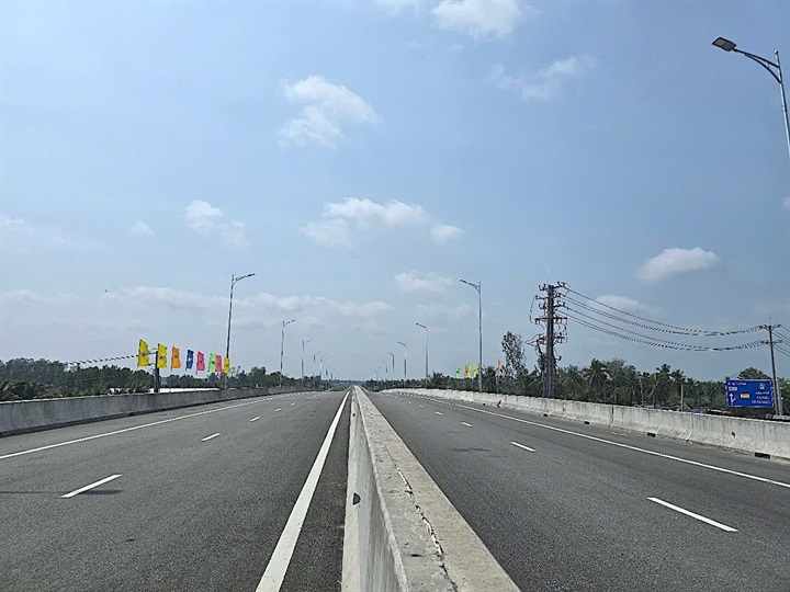 Một đoạn cao tốc Cần Thơ - Cà Mau