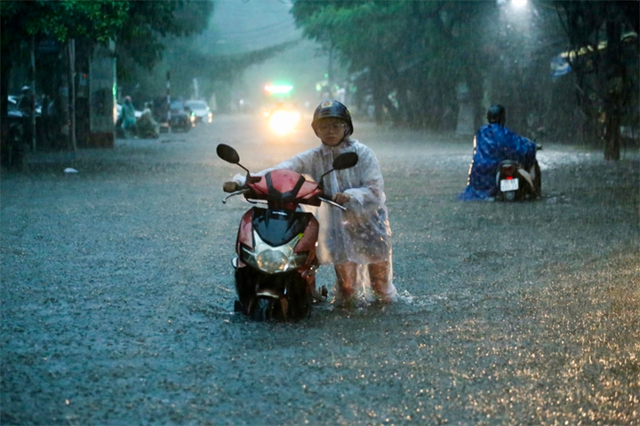 Dự báo, hôm nay (15/9), khu vực Bắc Bộ, Thanh Hóa và Nghệ An tiếp tục mưa to đến rất to, có nơi cục bộ trên 350mm. Ảnh minh họa/Tuổi Trẻ